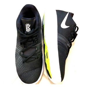 New Nike boys Kyrie Flytrap